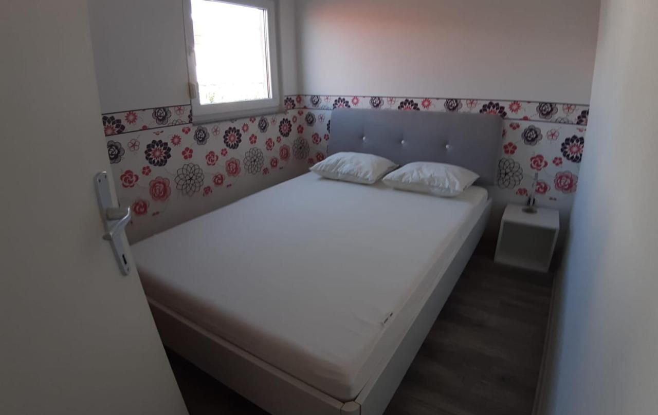 Apartment Tonko Vir Esterno foto